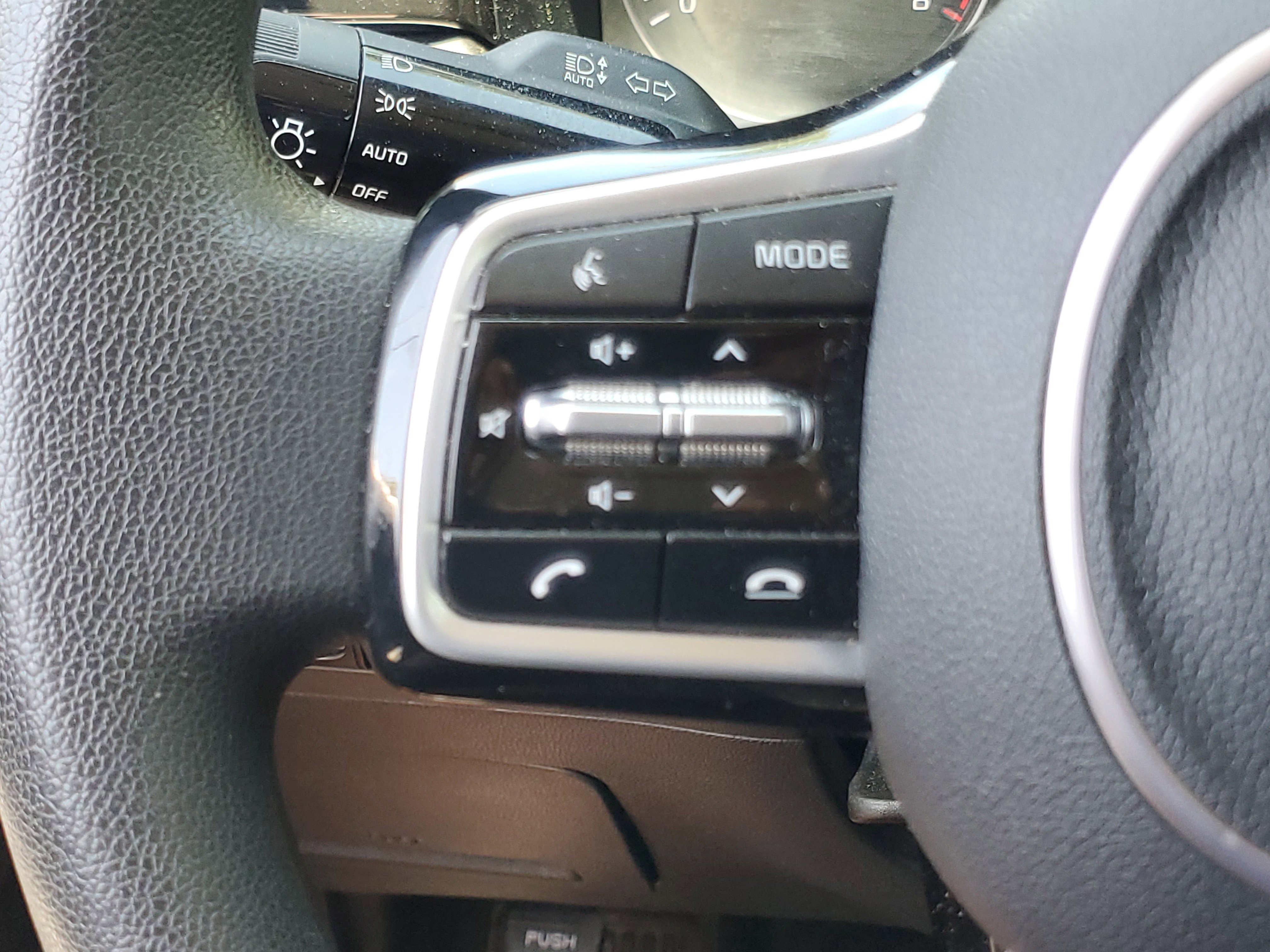 Used 2022 Kia Sorento LX image 21