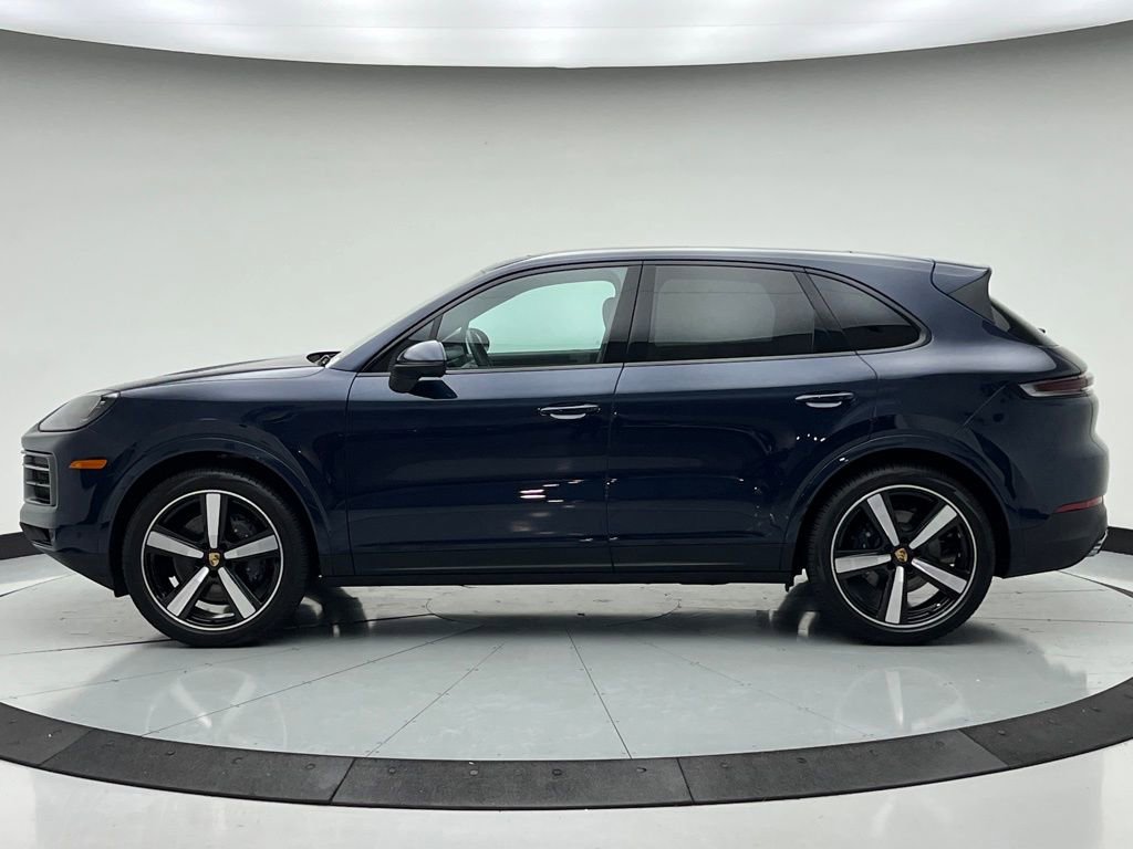 Used 2025 Porsche Cayenne image 2
