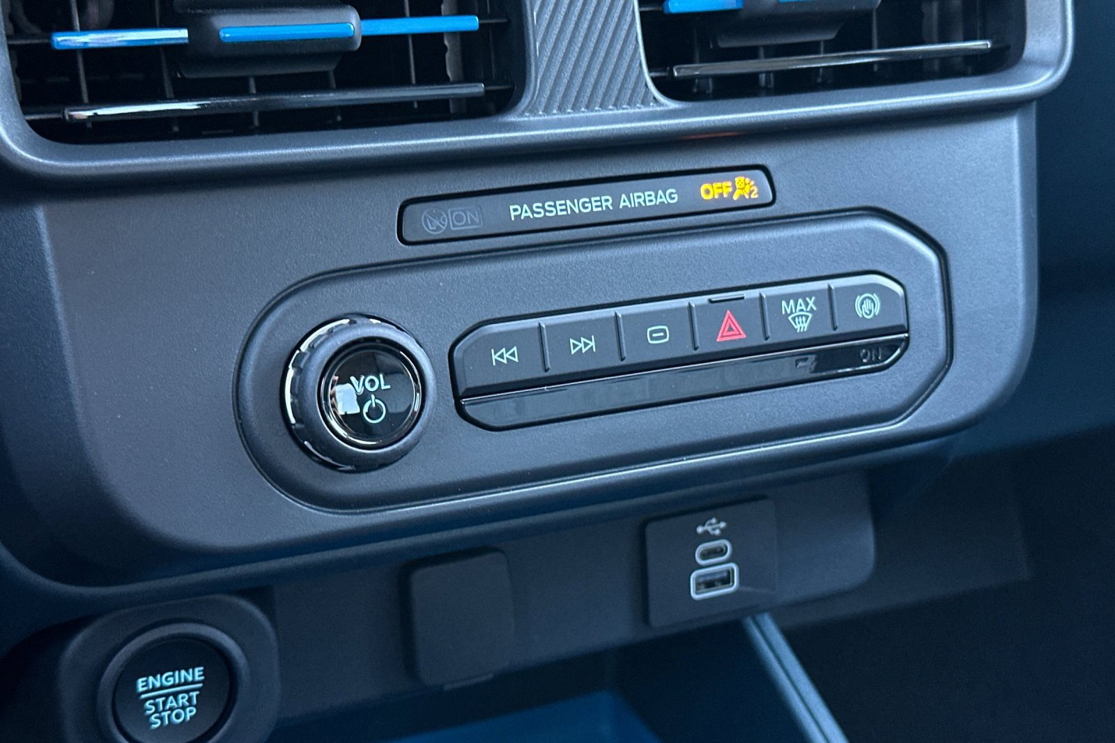 New 2025 Ford Maverick XLT w/ XLT Luxury Package image 18