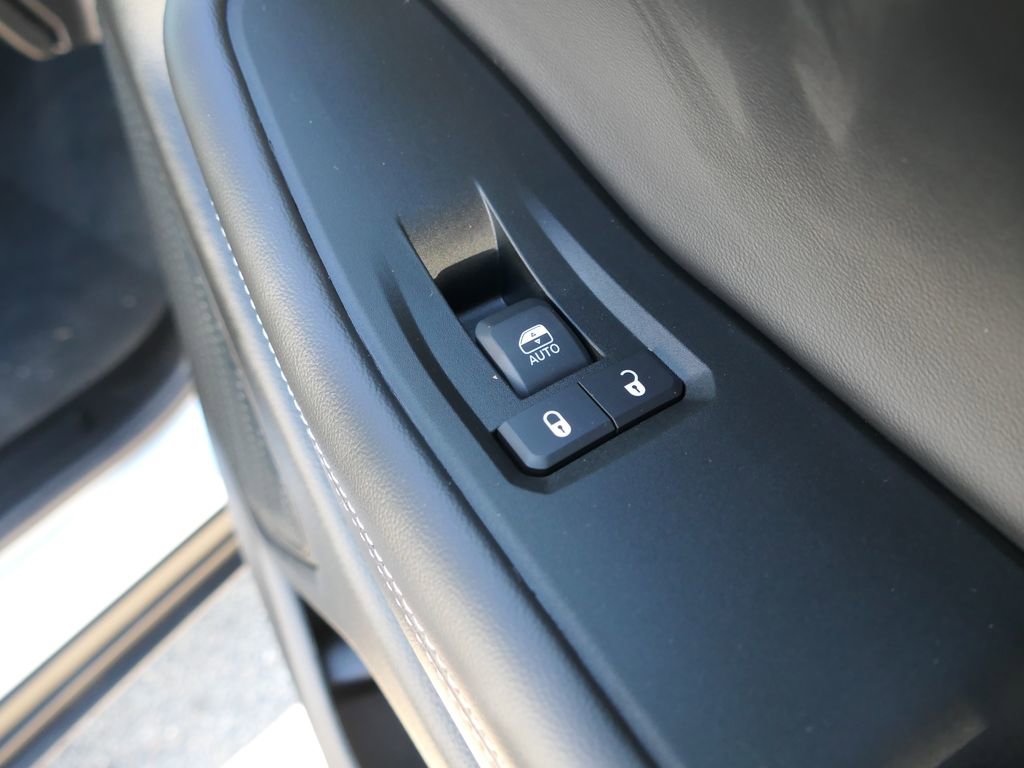 Used 2025 Jeep Grand Cherokee Laredo image 22