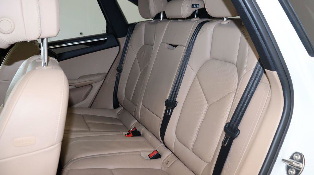 Used 2019 Porsche Macan AWD/4WD image 25