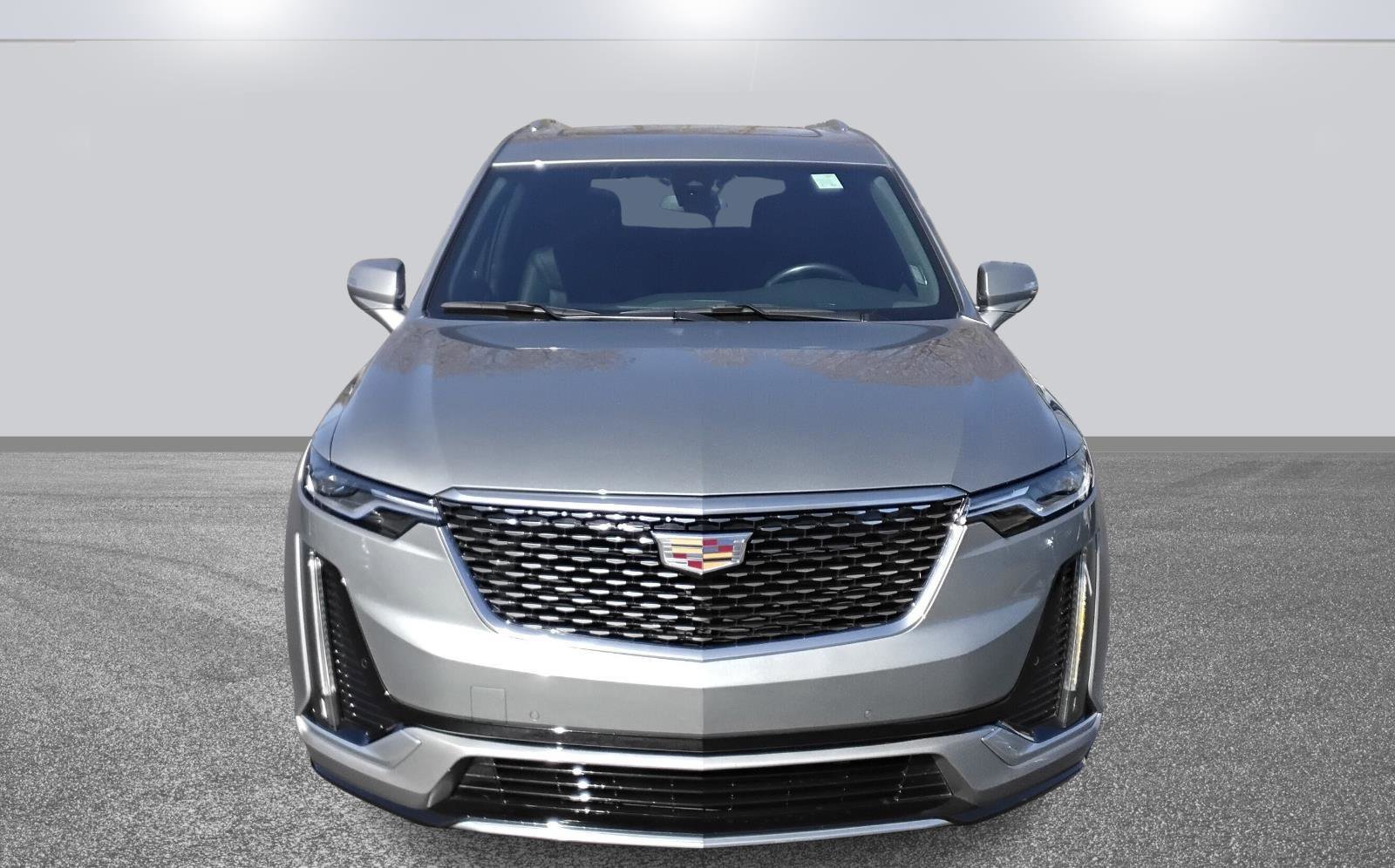 Used 2023 Cadillac XT6 Premium Luxury image 2