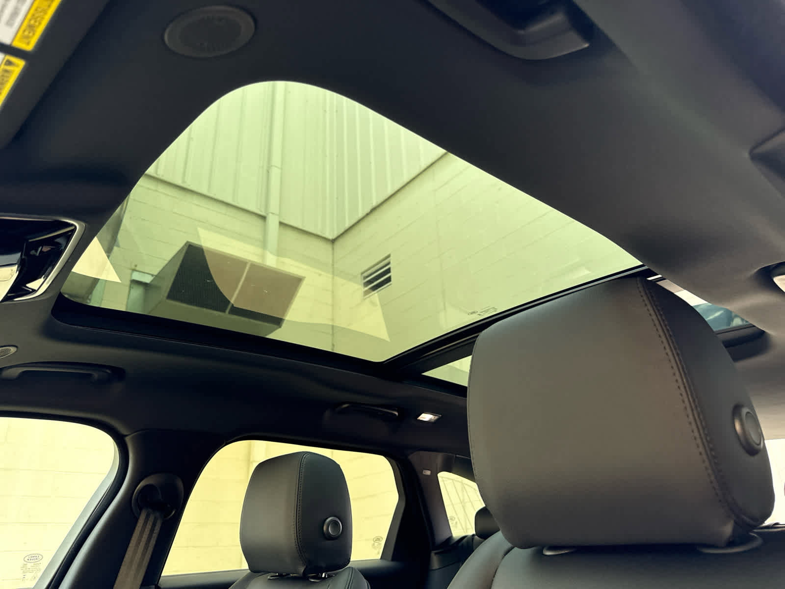 New 2026 Land Rover Range Rover Velar Dynamic SE image 13