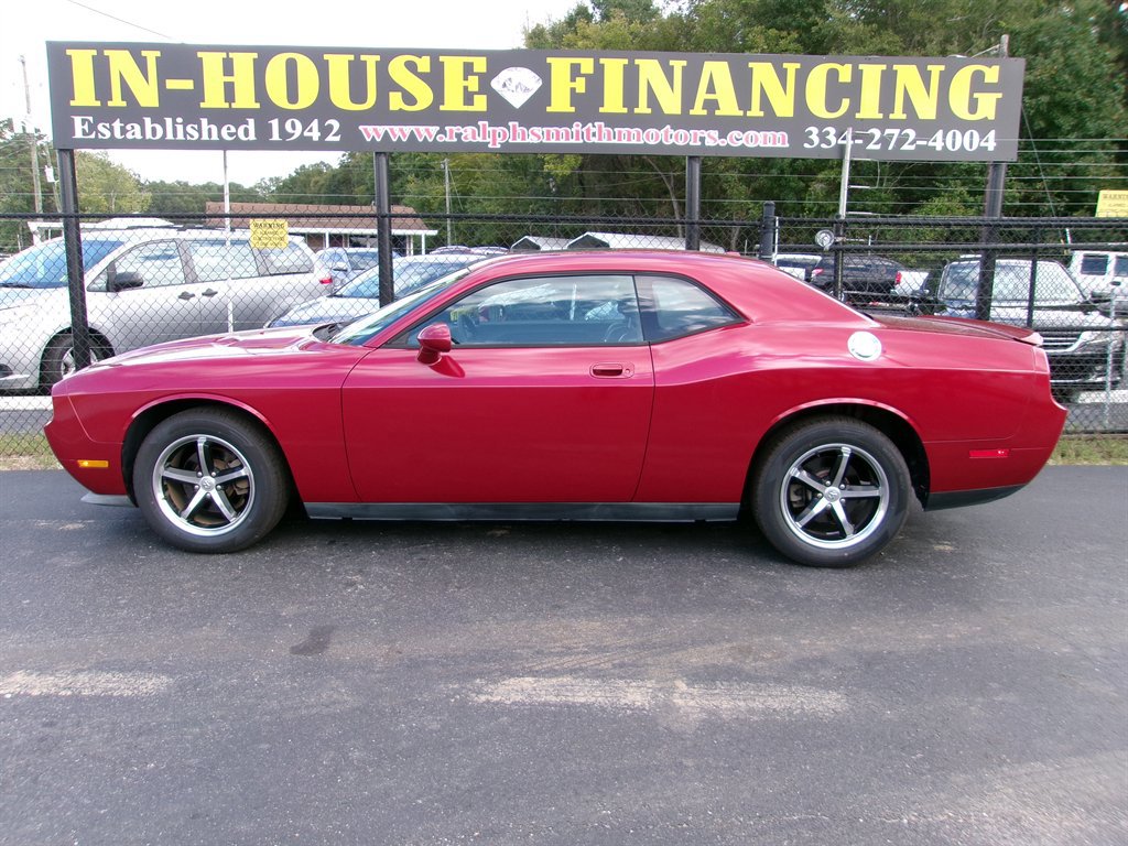 Used 2010 Dodge Challenger SE