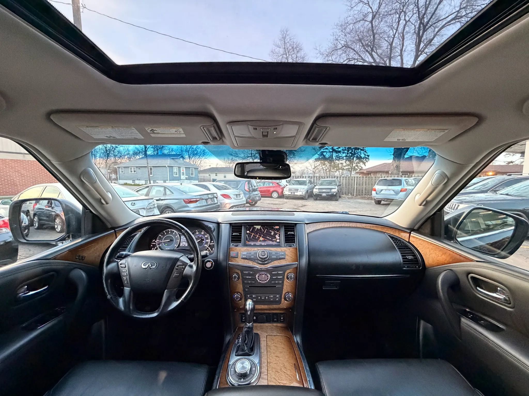 Used 2011 INFINITI QX56 4WD w/ Theater Pkg image 2