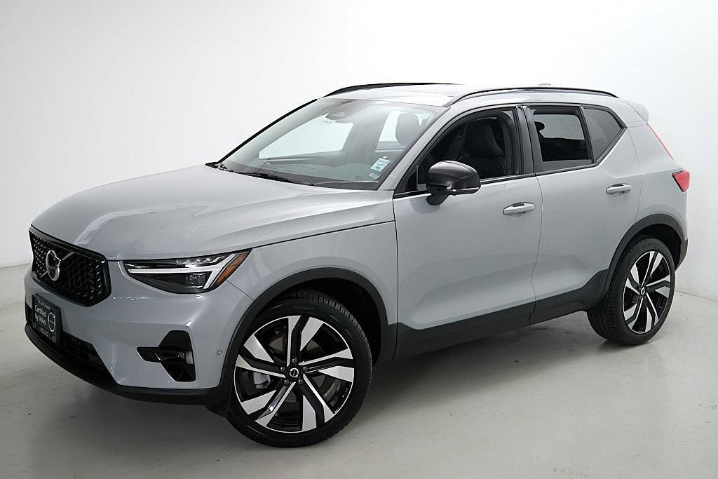 Certified 2024 Volvo XC40 B5 Plus w/ Protection Package Premier AWD/4WD image 3