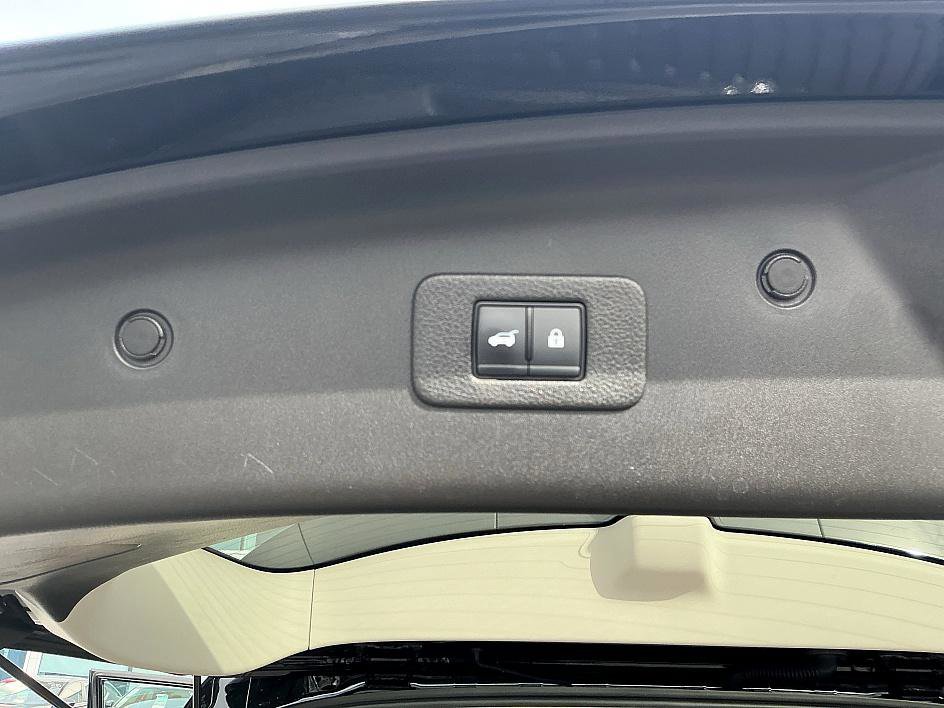 Certified 2024 Nissan Armada Platinum w/ Captain's Chairs Package image 30