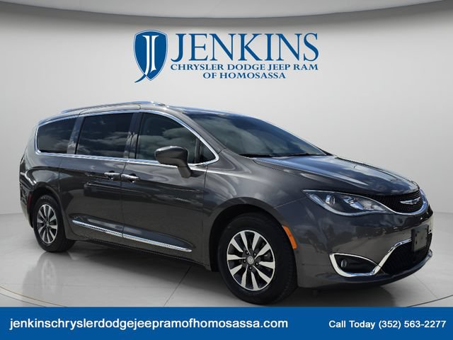 Used 2020 Chrysler Pacifica Touring-L Plus FWD image 2