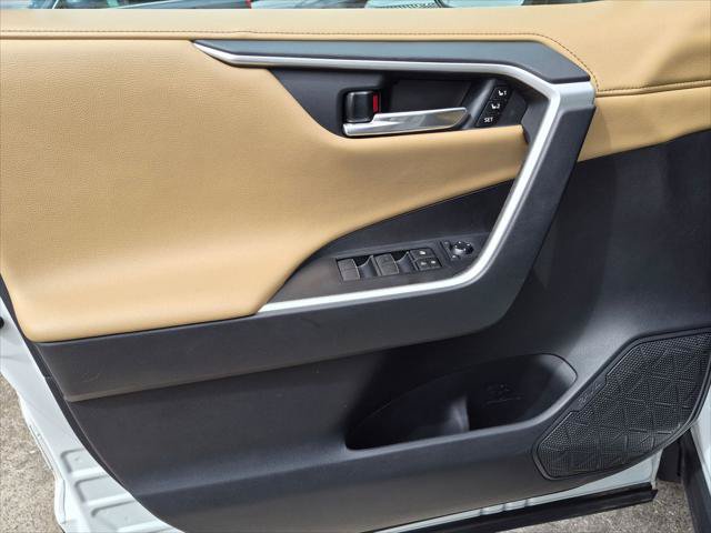 Used 2020 Toyota RAV4 Limited AWD/4WD image 10