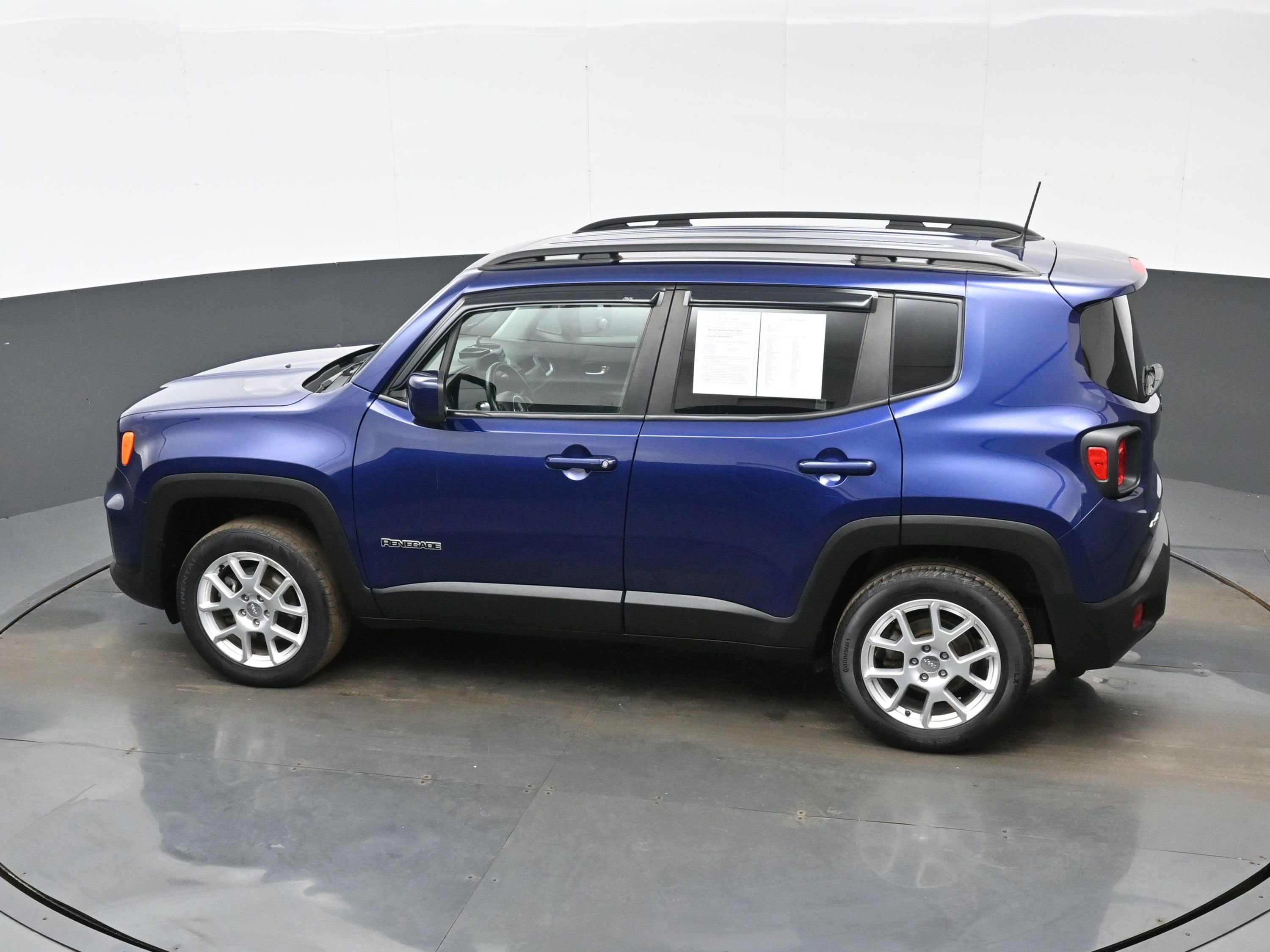Used 2019 Jeep Renegade Latitude w/ Cold Weather Group image 35