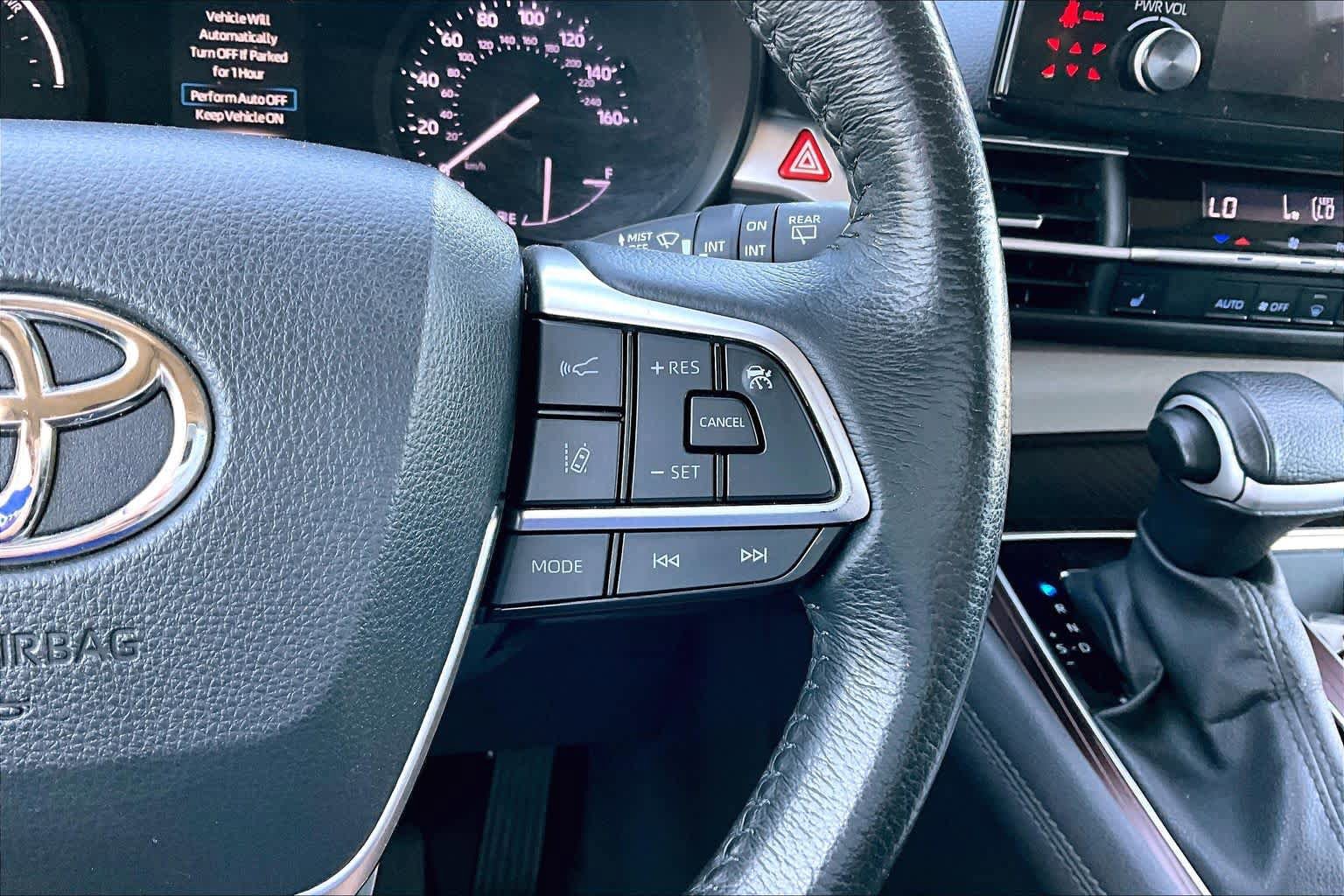 Used 2021 Toyota Sienna XLE FWD image 24