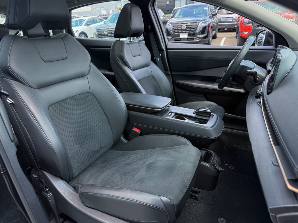 Used 2023 Nissan Ariya AWD image 8