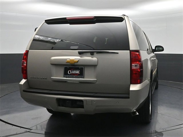 Used 2014 Chevrolet Suburban LT image 8