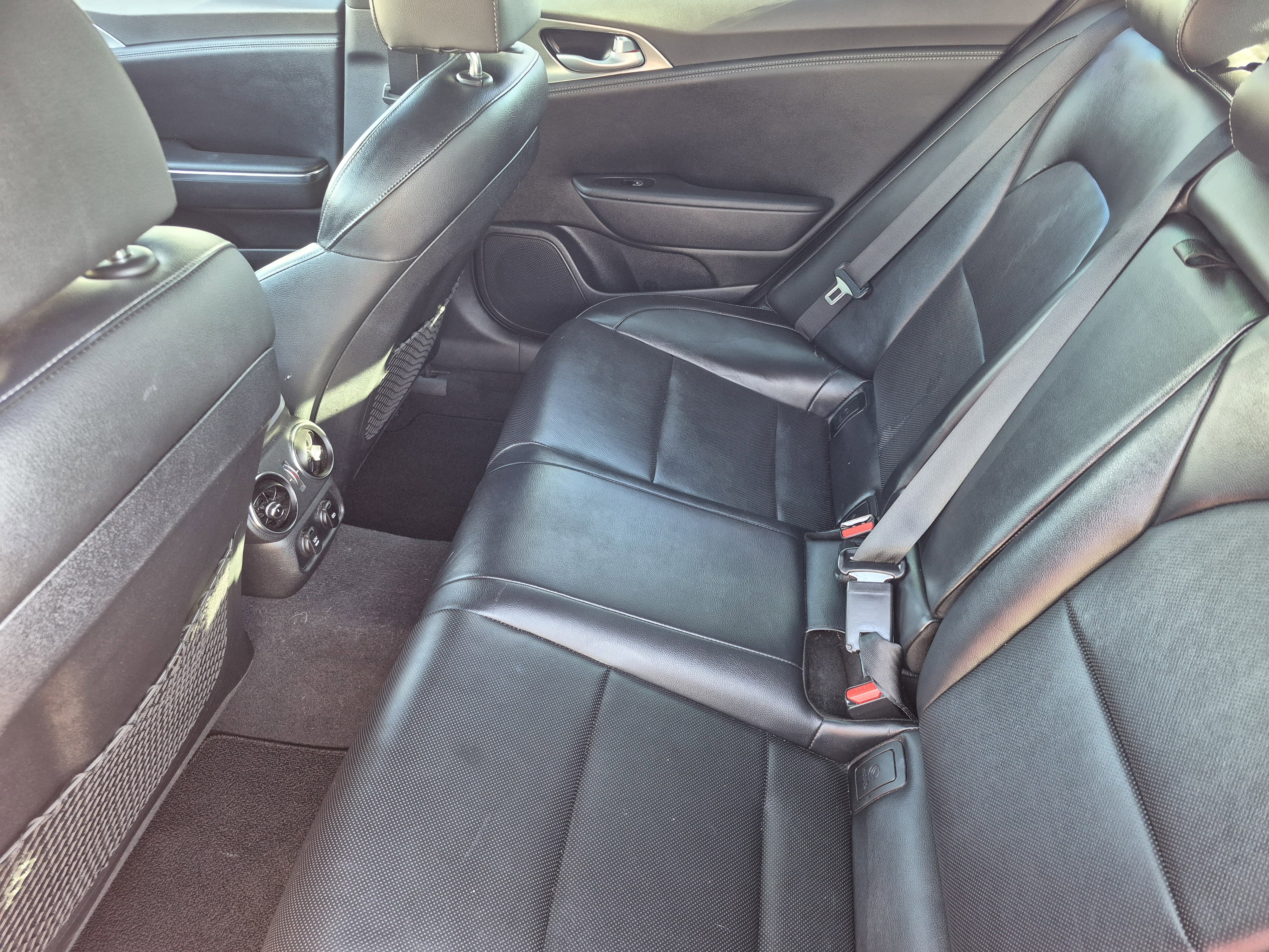 Used 2022 Kia Stinger GT1 image 31