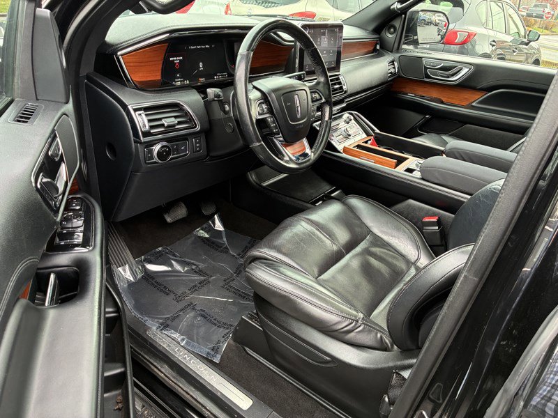 Used 2018 Lincoln Navigator Select image 7