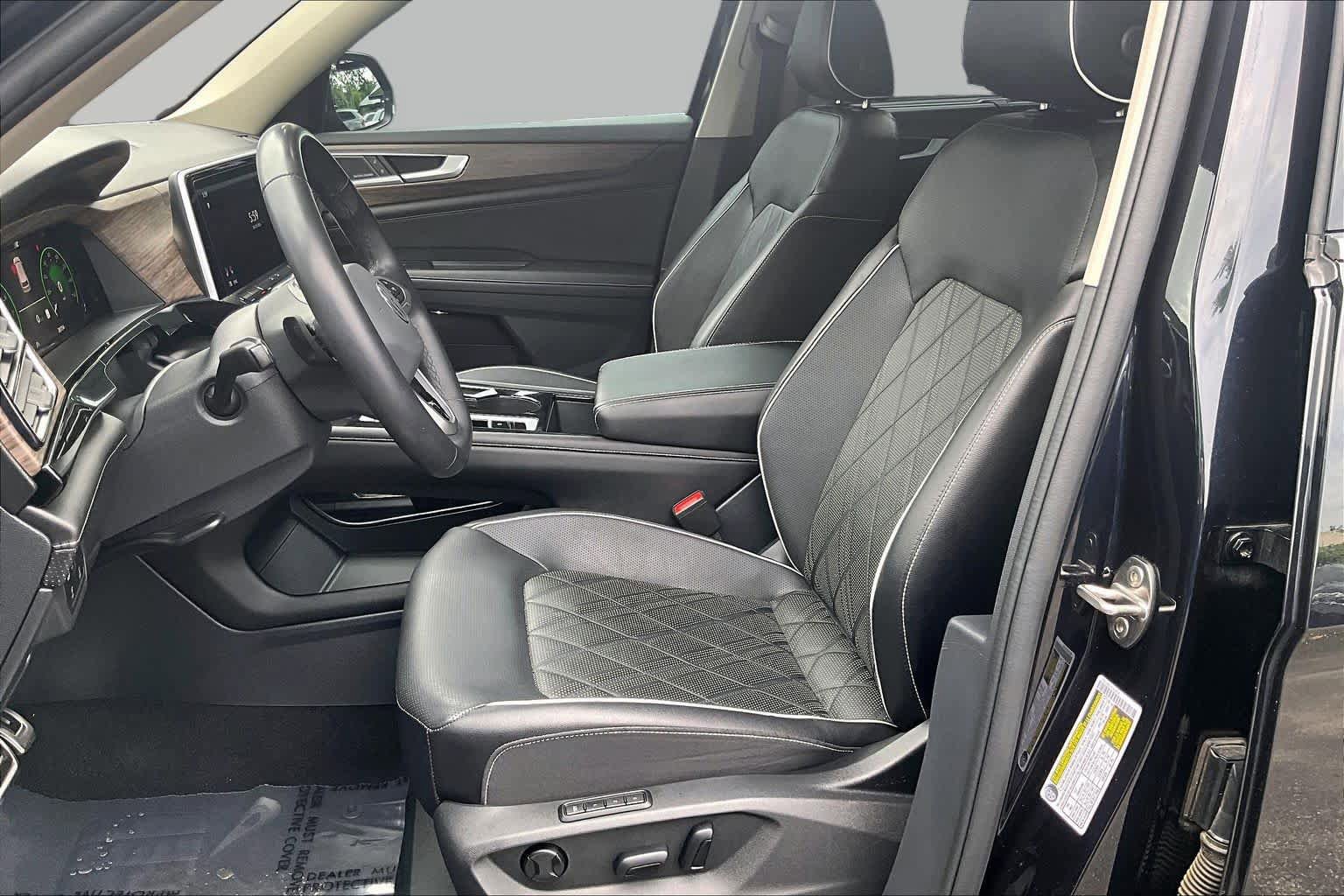 Used 2024 Volkswagen Atlas SEL Premium R-Line AWD/4WD image 9