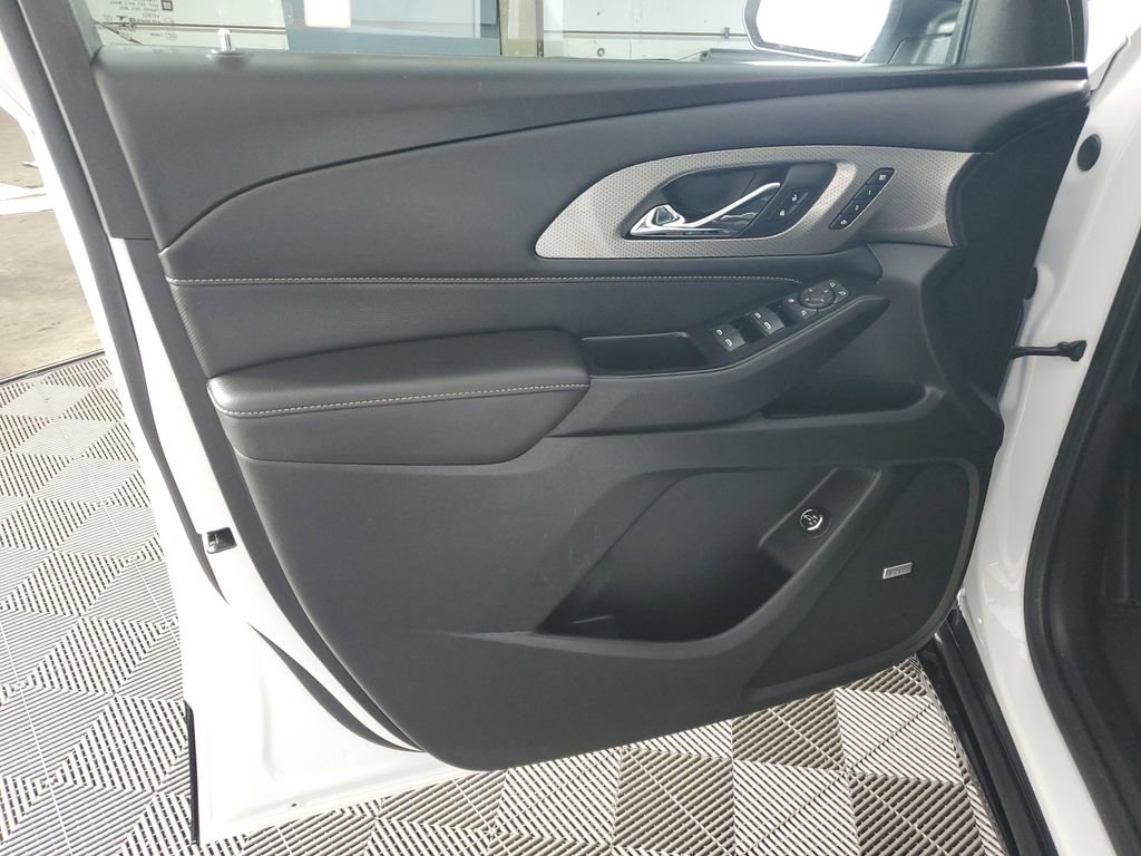 Used 2023 Chevrolet Traverse Premier w/ Redline Edition image 27