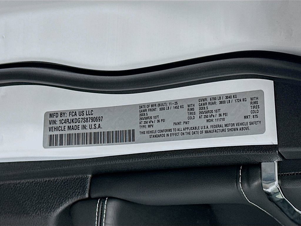 New 2025 Jeep Grand Cherokee L Overland w/ Advanced Protech Group III AWD/4WD image 19