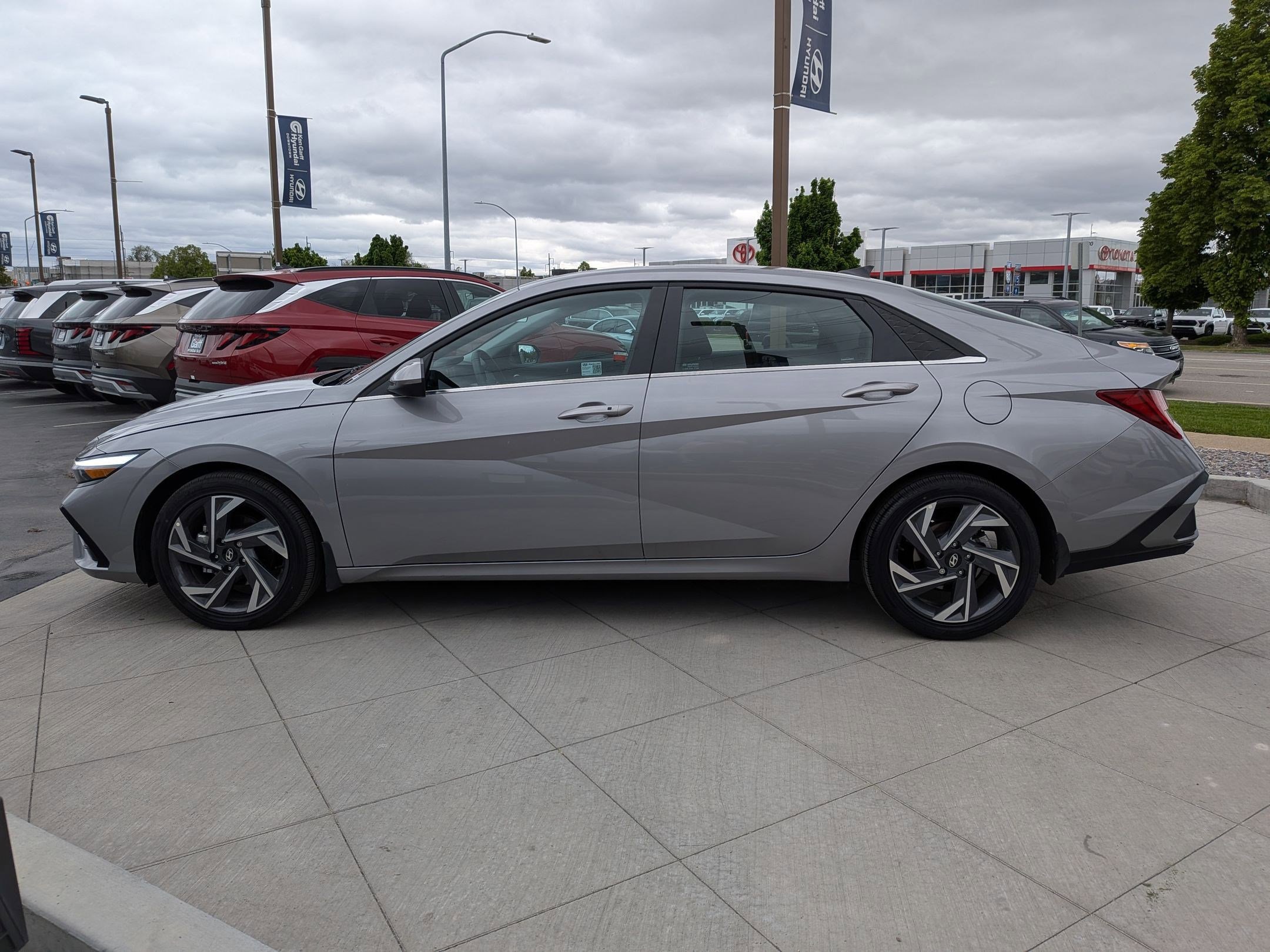 Used 2025 Hyundai Elantra SEL FWD image 9