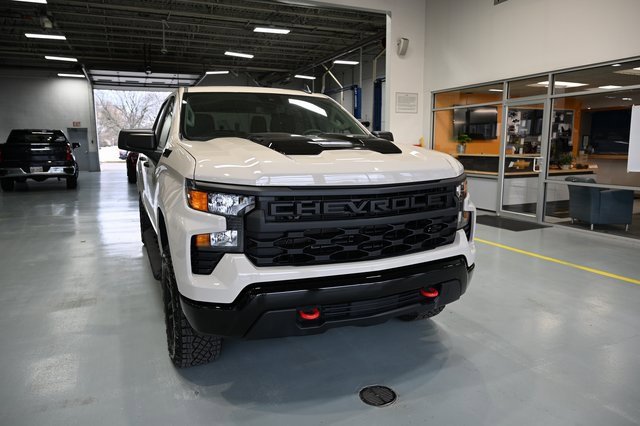 New 2026 Chevrolet Silverado 1500 Custom Trail Boss w/ LPO, Dark Essentials Package image 3
