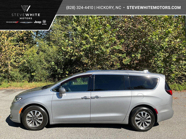 Used 2021 Chrysler Pacifica Touring-L w/ Premium & Safety Sphere Group FWD image 1