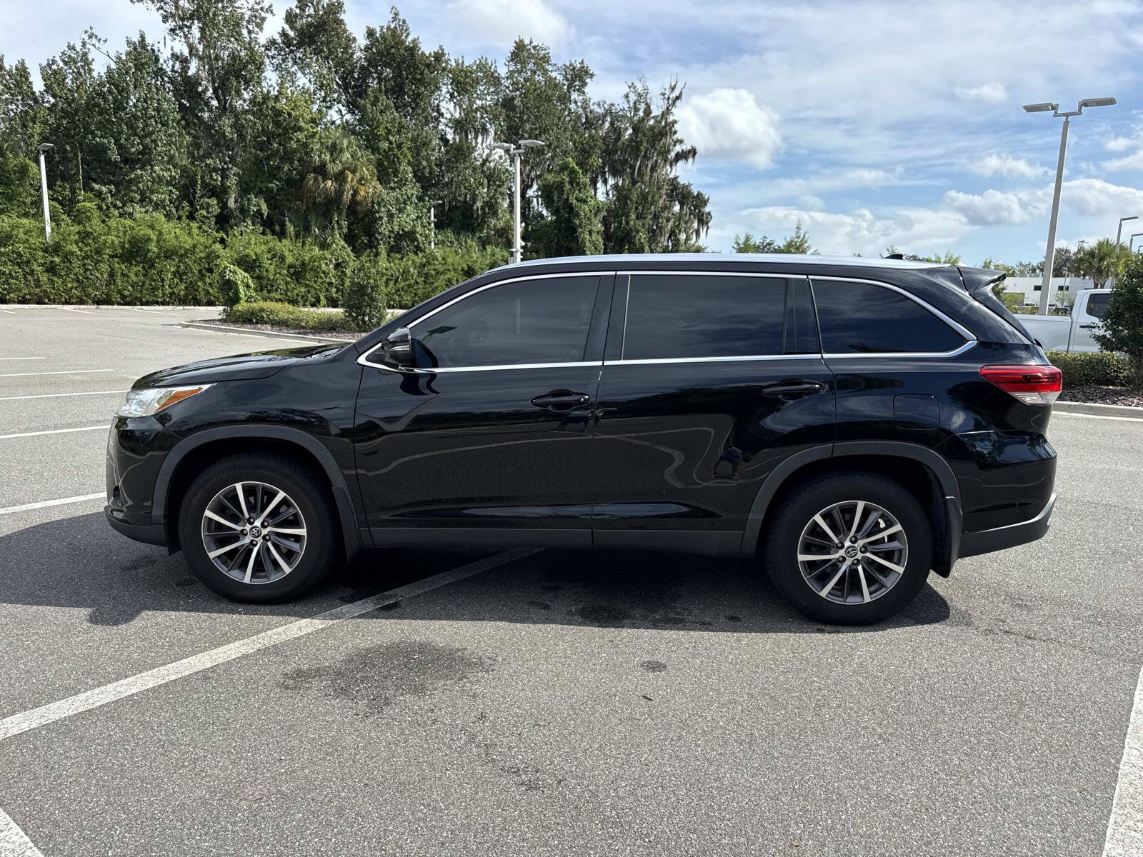 Used 2019 Toyota Highlander XLE AWD/4WD image 6