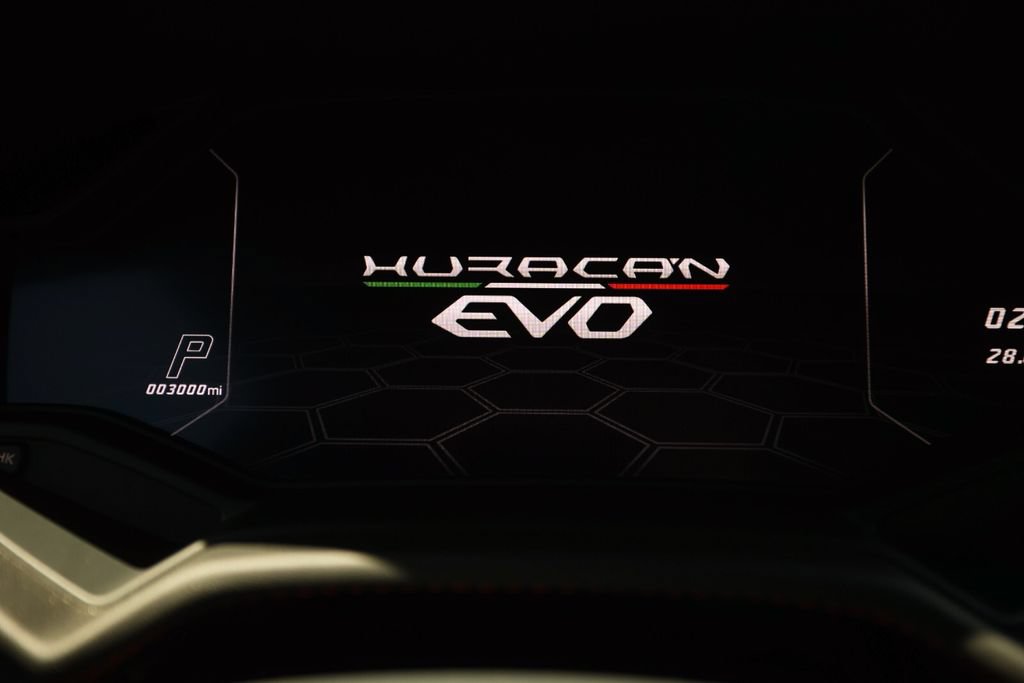 Used 2020 Lamborghini Huracan EVO RWD image 57