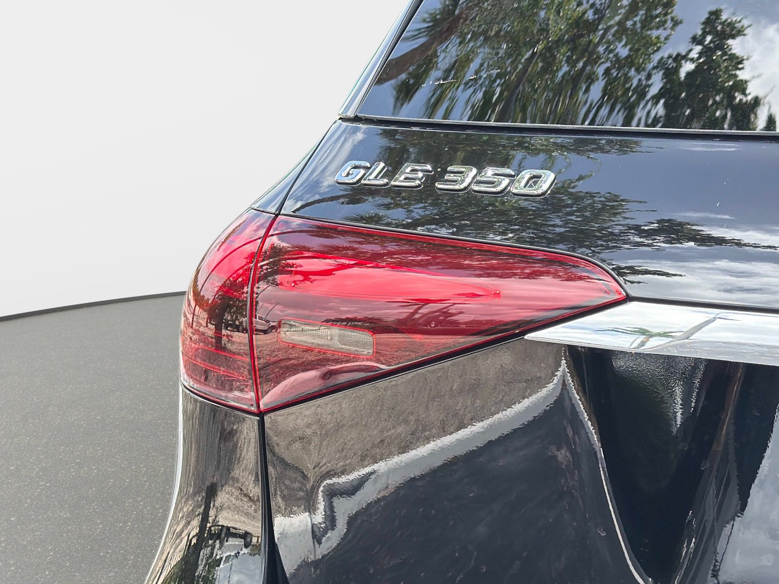 Used 2024 Mercedes-Benz GLE 350 4MATIC w/ Winter Package image 16