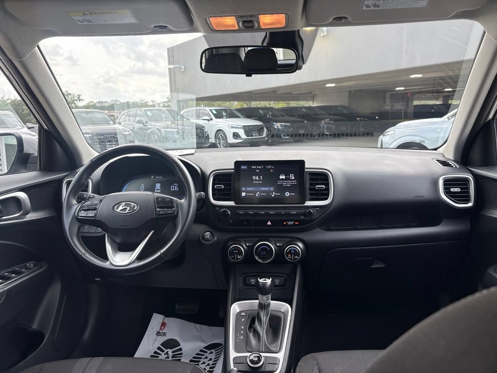 Used 2025 Hyundai Venue SEL FWD image 19