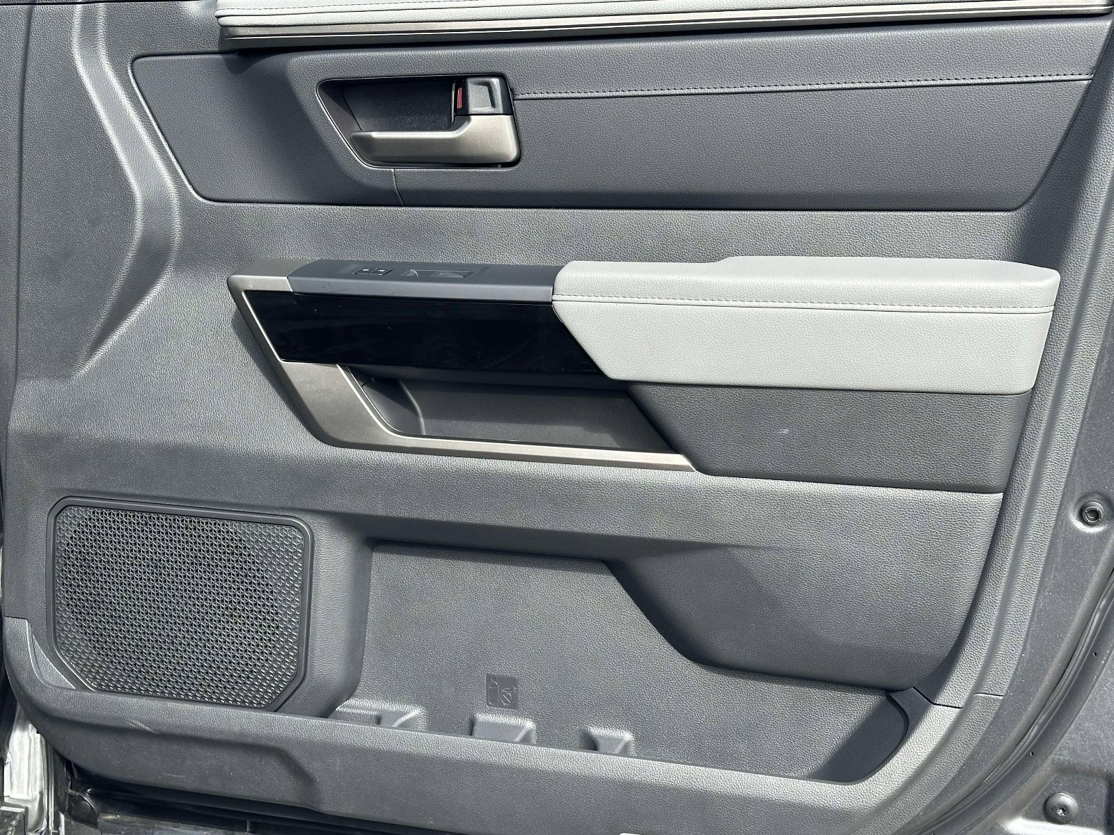 Used 2025 Toyota Tundra Limited image 27