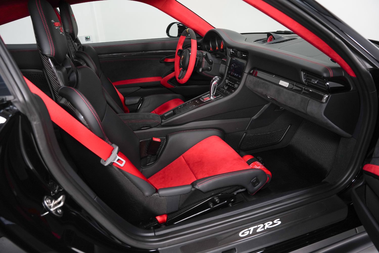 Used 2019 Porsche 911 GT2 RS RWD image 2