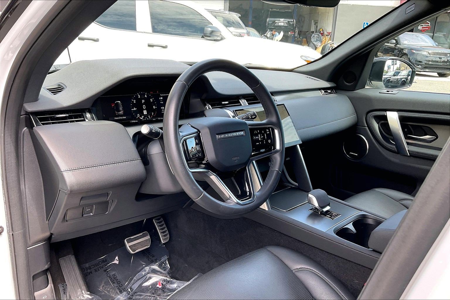 Certified 2024 Land Rover Discovery Sport Dynamic SE AWD/4WD image 17