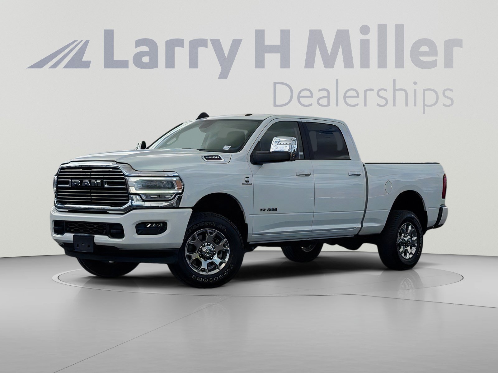 Used 2024 RAM 2500 Laramie AWD/4WD image 2