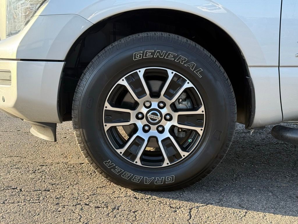 Used 2020 Nissan Titan SV w/ SV Convenience Package image 5