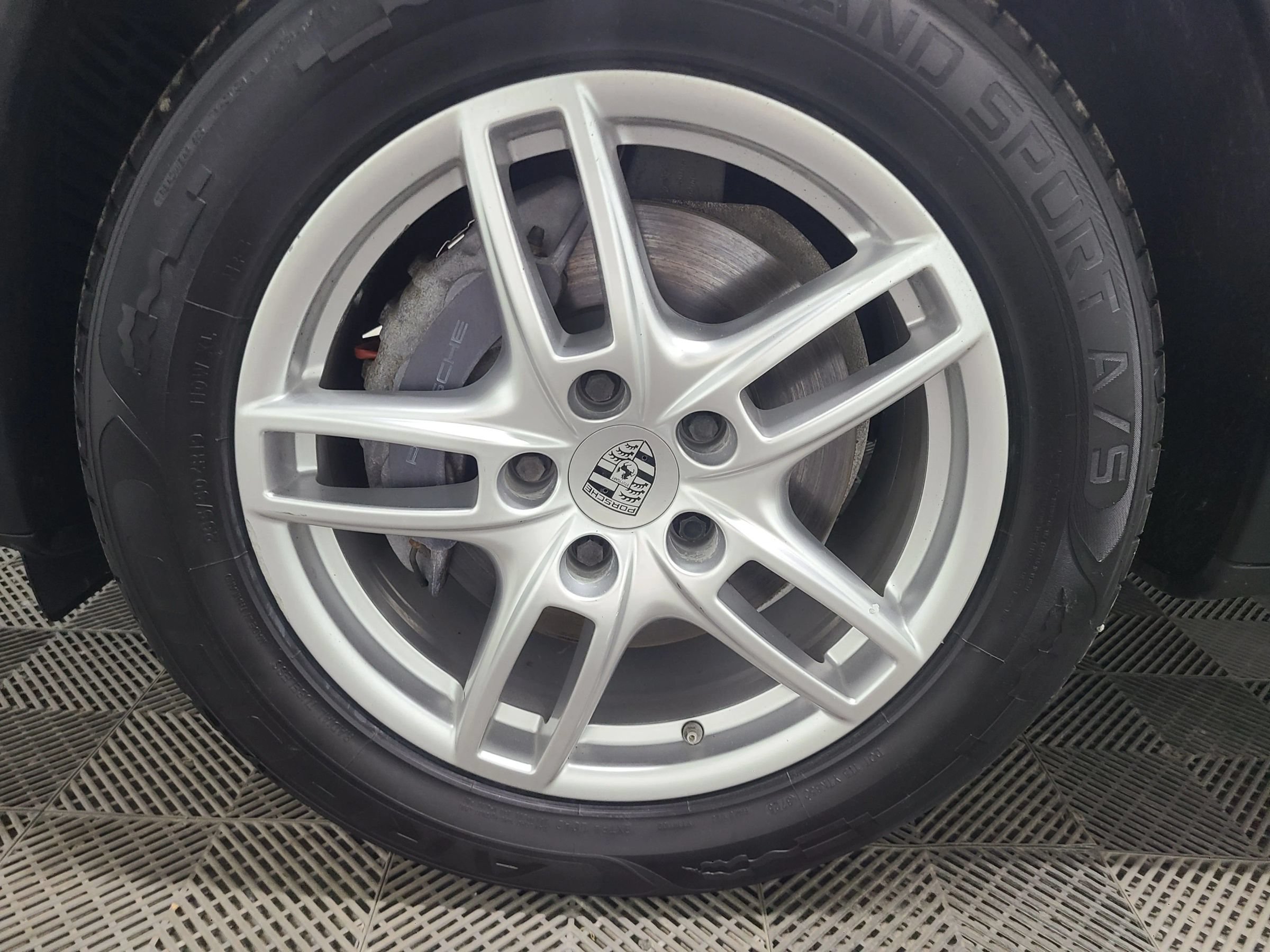 Used 2013 Porsche Cayenne Diesel AWD/4WD image 18