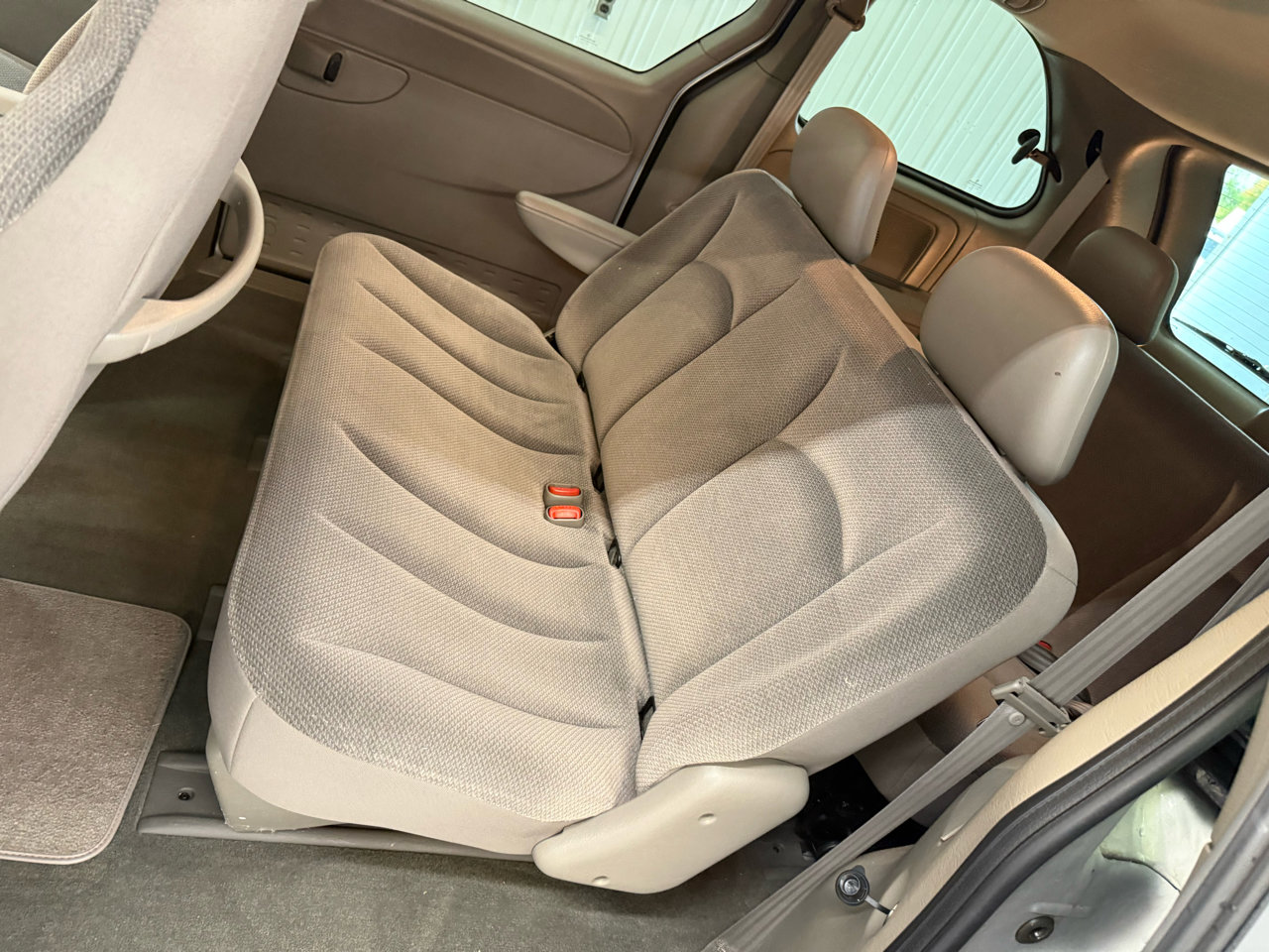 Used 2002 Dodge Caravan SE image 52