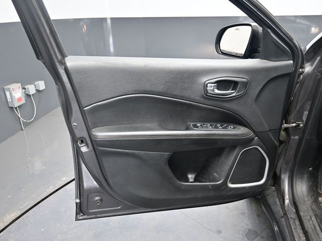 Used 2018 Jeep Compass Latitude image 12