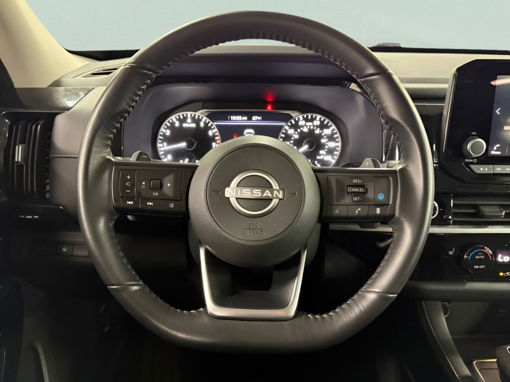 Used 2024 Nissan Pathfinder SV image 11