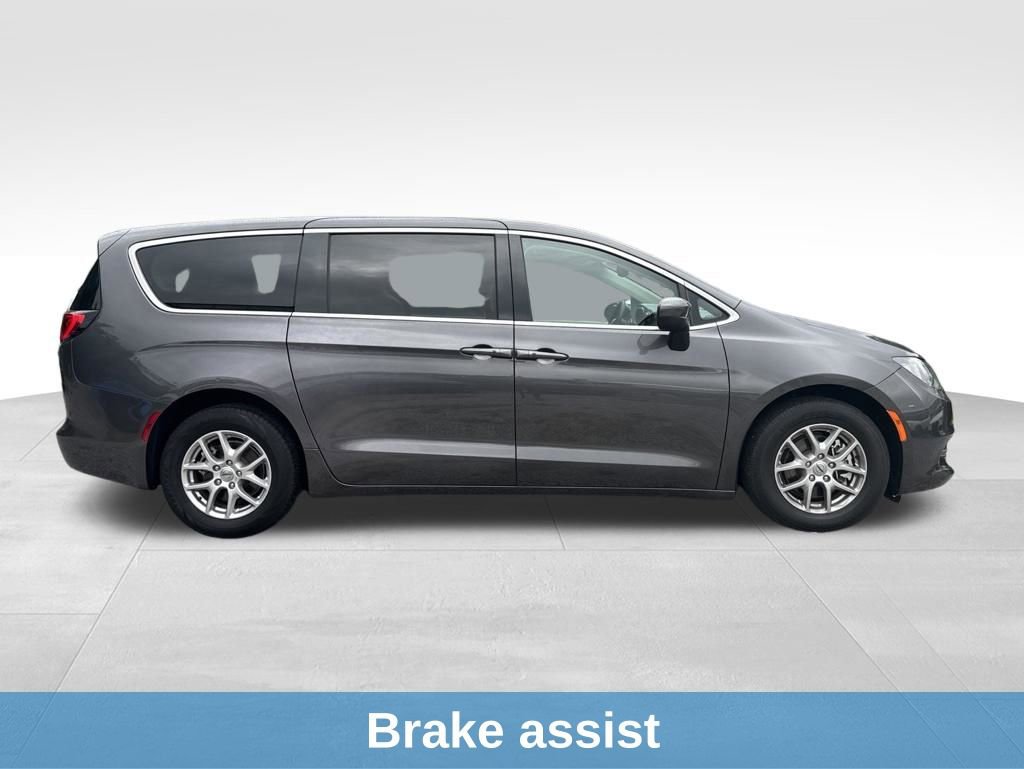 Used 2023 Chrysler Voyager LX FWD image 10