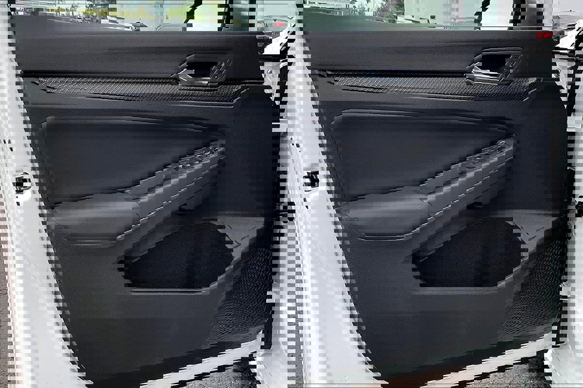 Used 2024 Volkswagen Golf R image 14