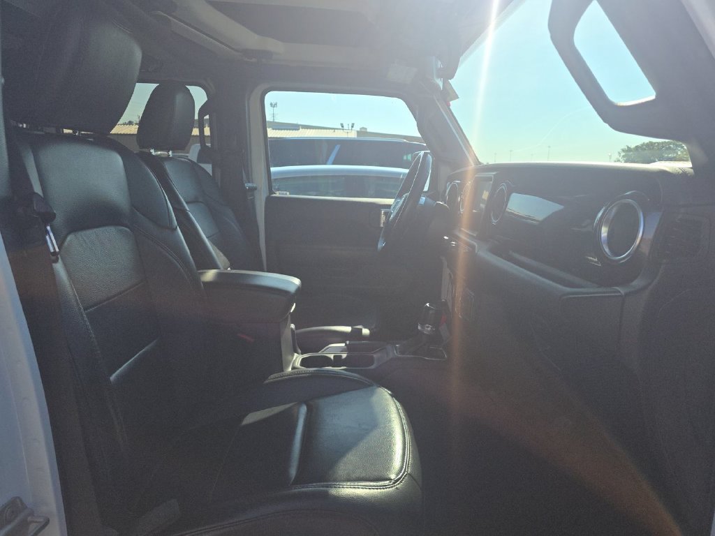 Used 2022 Jeep Wrangler Unlimited Sahara AWD/4WD image 5