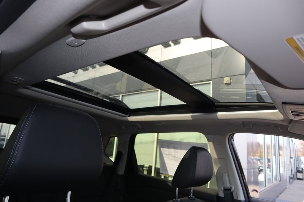 Certified 2025 Nissan Rogue Platinum image 27