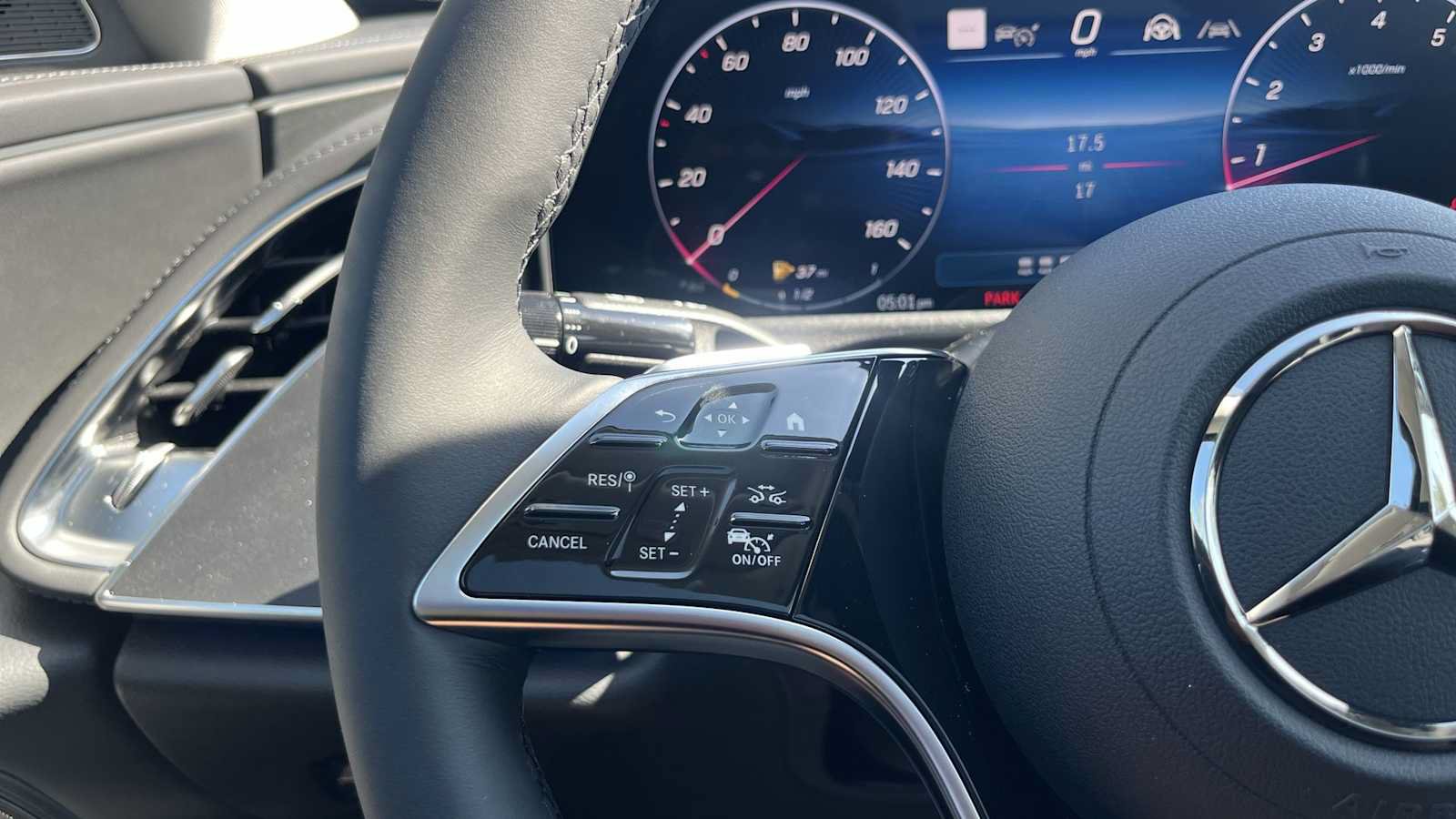 New 2026 Mercedes-Benz E 350 4MATIC Sedan image 39