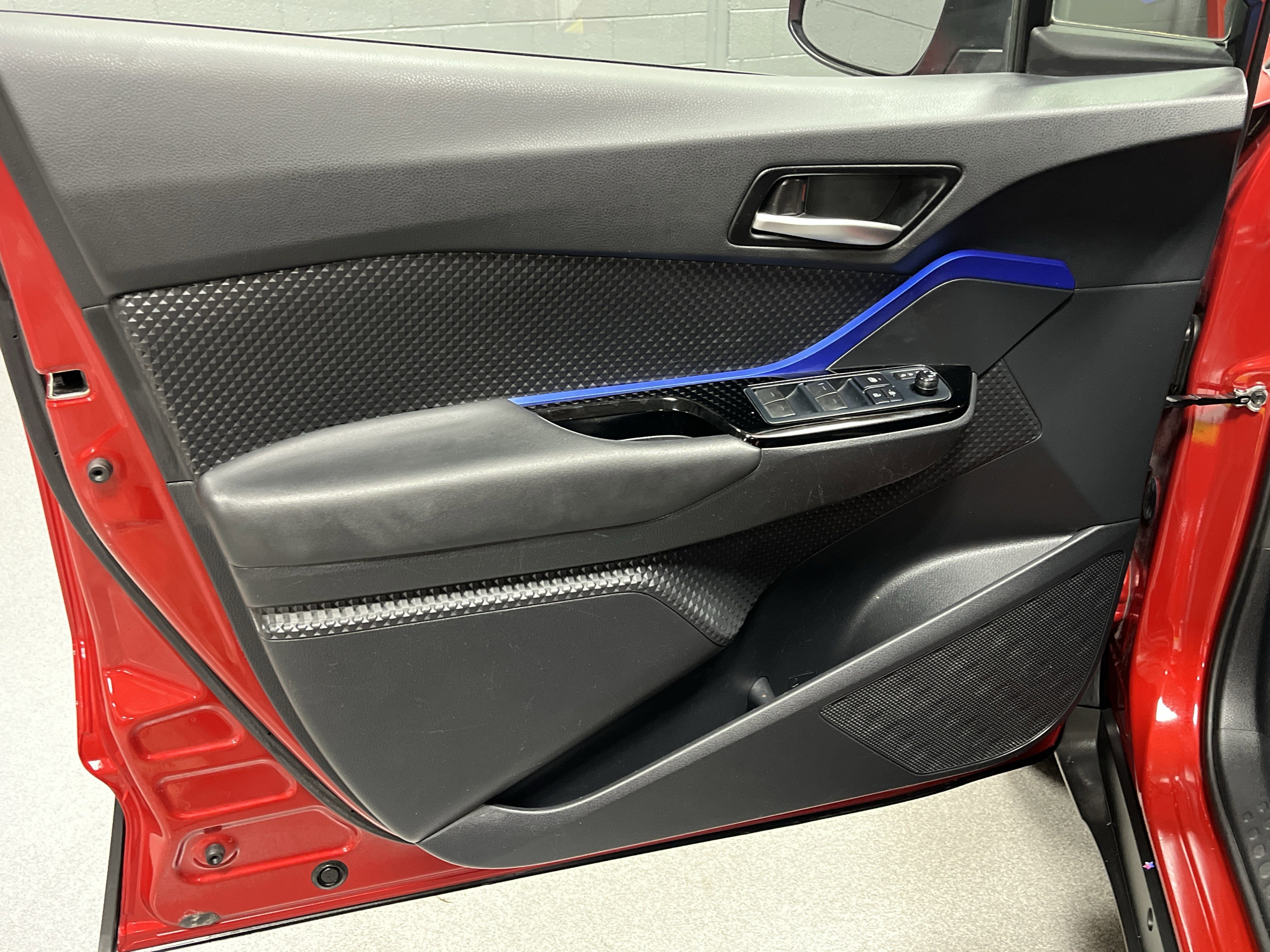 Used 2022 Toyota C-HR XLE image 14