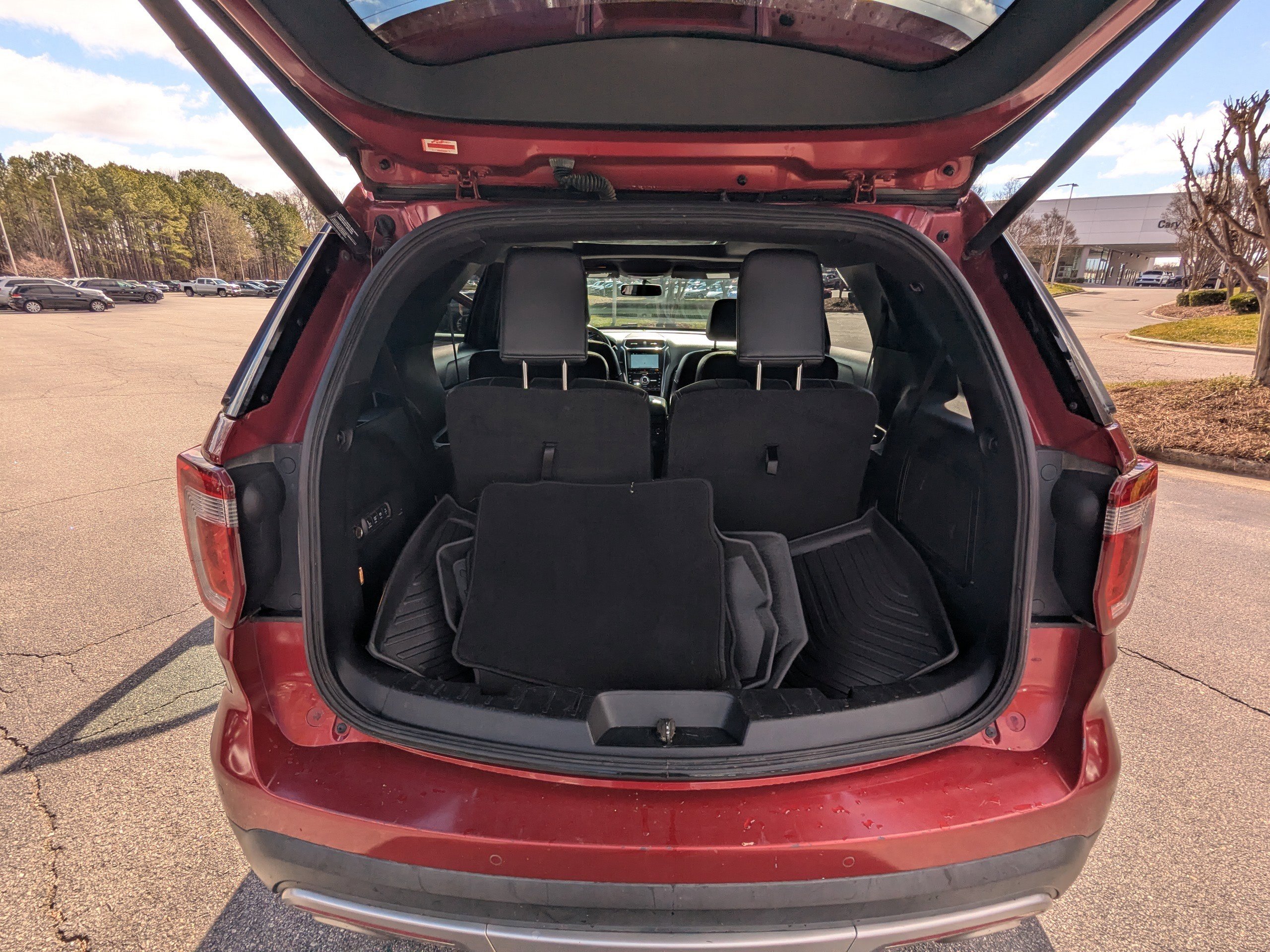 Used 2017 Ford Explorer Limited w/ Class II Trailer Tow Package image 16