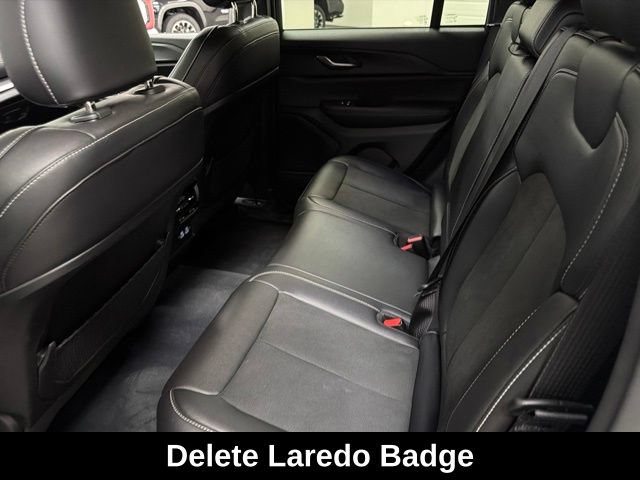 Used 2023 Jeep Grand Cherokee Altitude AWD/4WD image 13