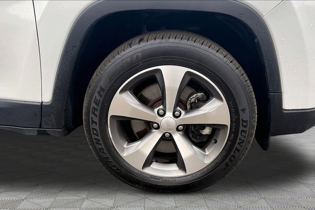 Used 2022 Jeep Cherokee Limited image 35