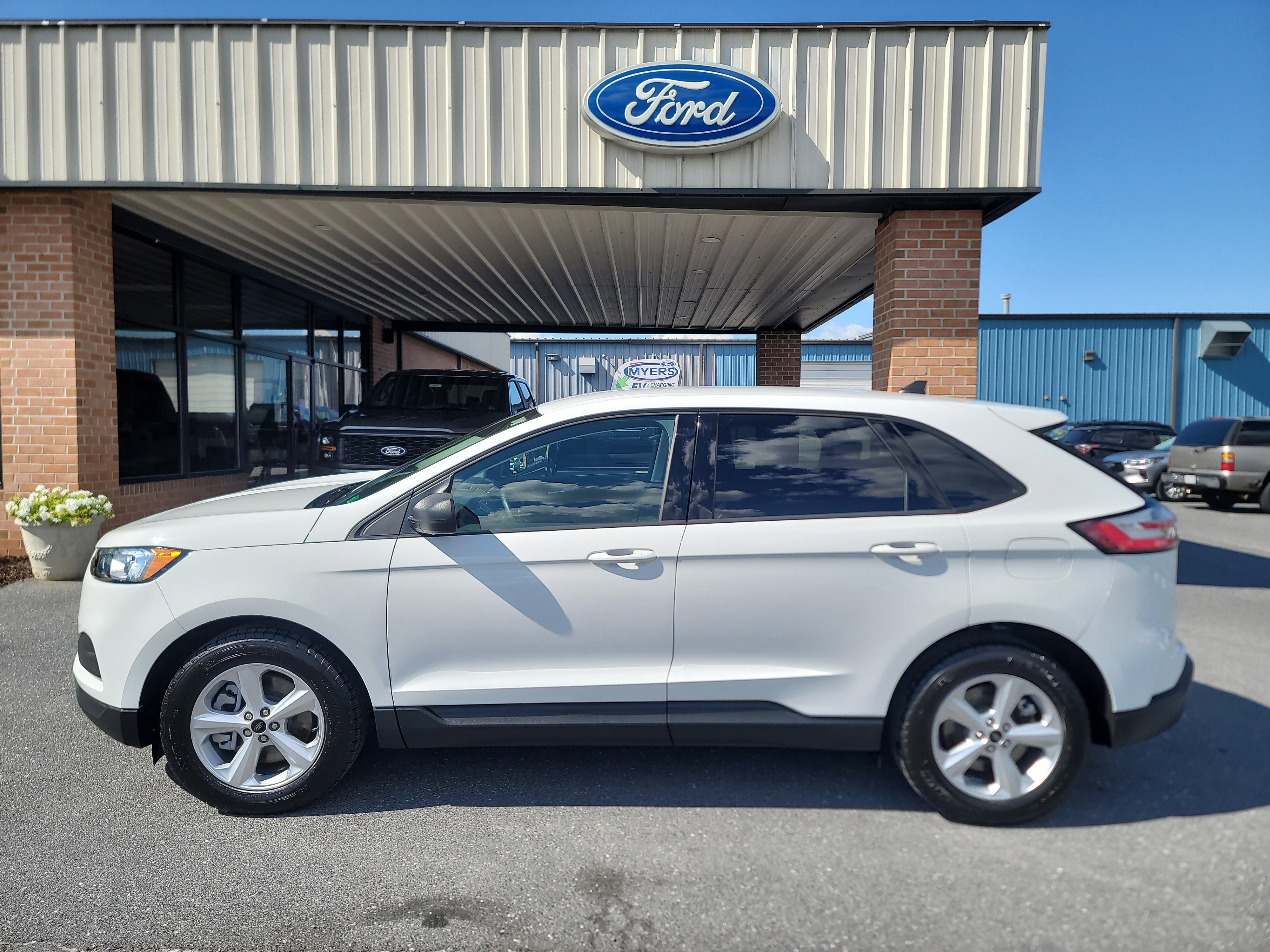 Used 2024 Ford Edge SE image 1
