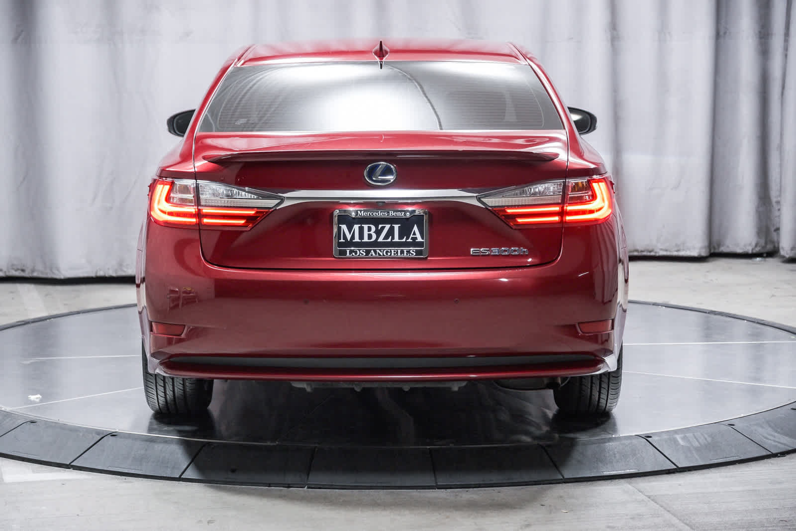 Used 2018 Lexus ES 300h w/ Navigation Package FWD image 3