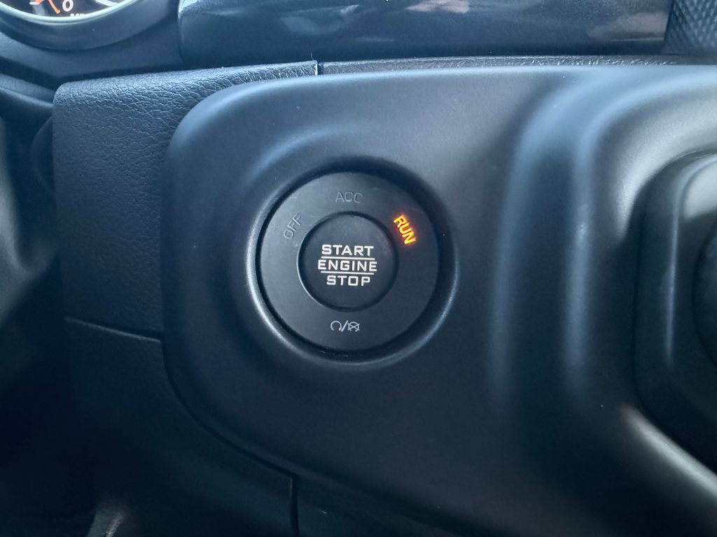 Used 2022 Jeep Wrangler Unlimited Sahara image 25